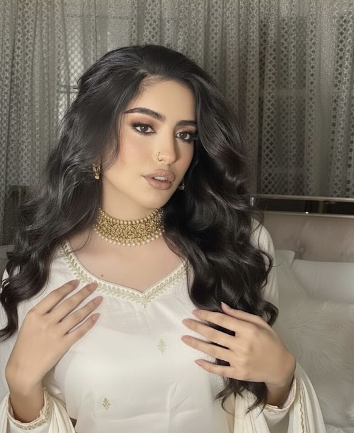 This is an elegant ethnic suit .